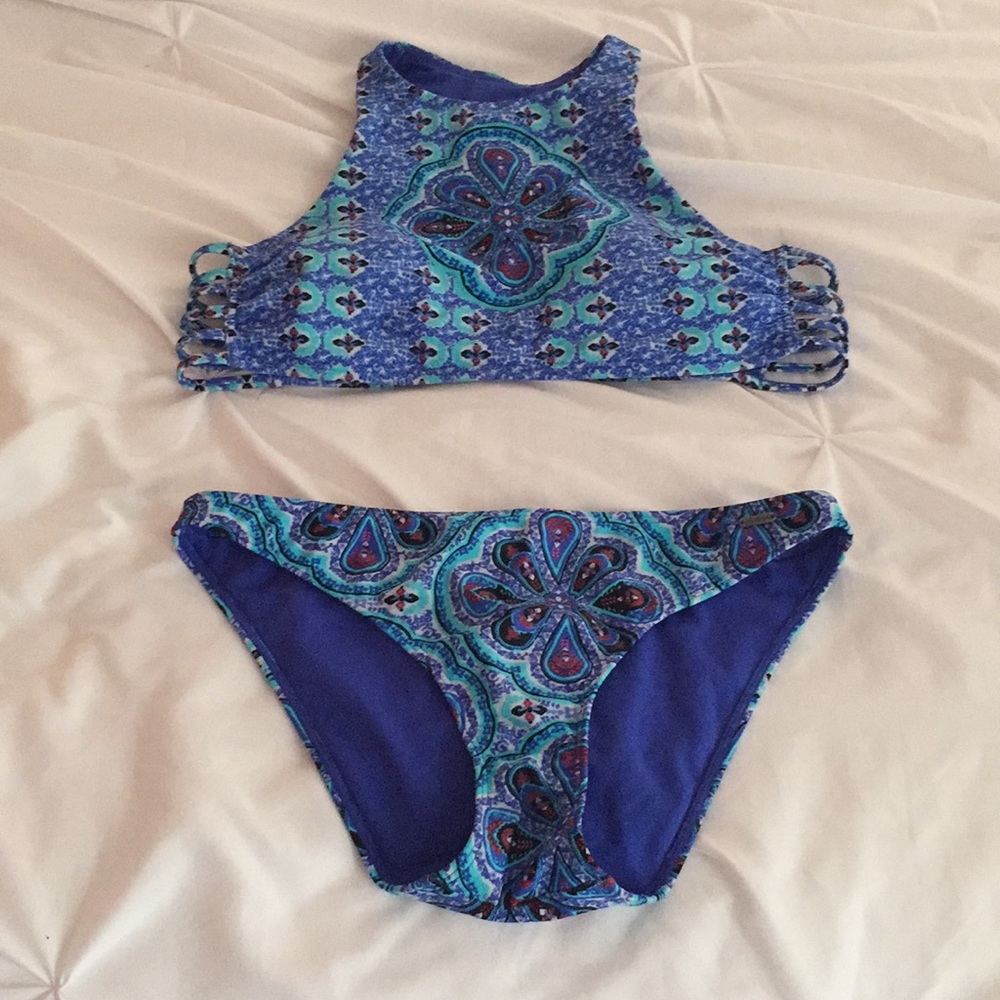 Hollister Boho Swimsuit Set (BOTTOMS NEVER WORN)